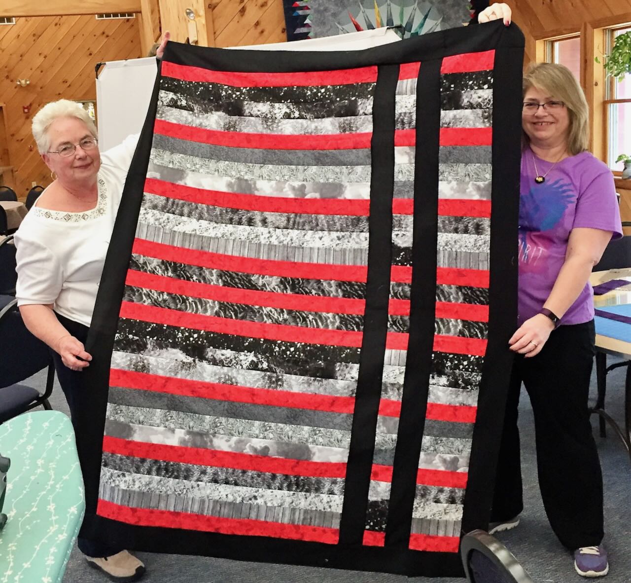 201705_st_Joanne Black and Red Quilt