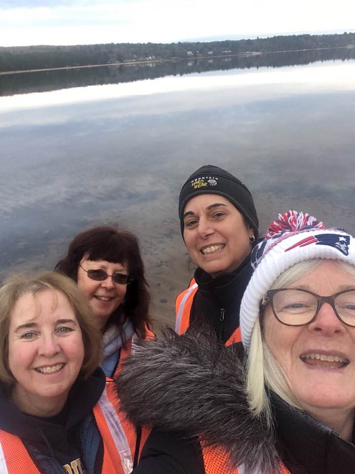 201711_r_Taking a break along the lake