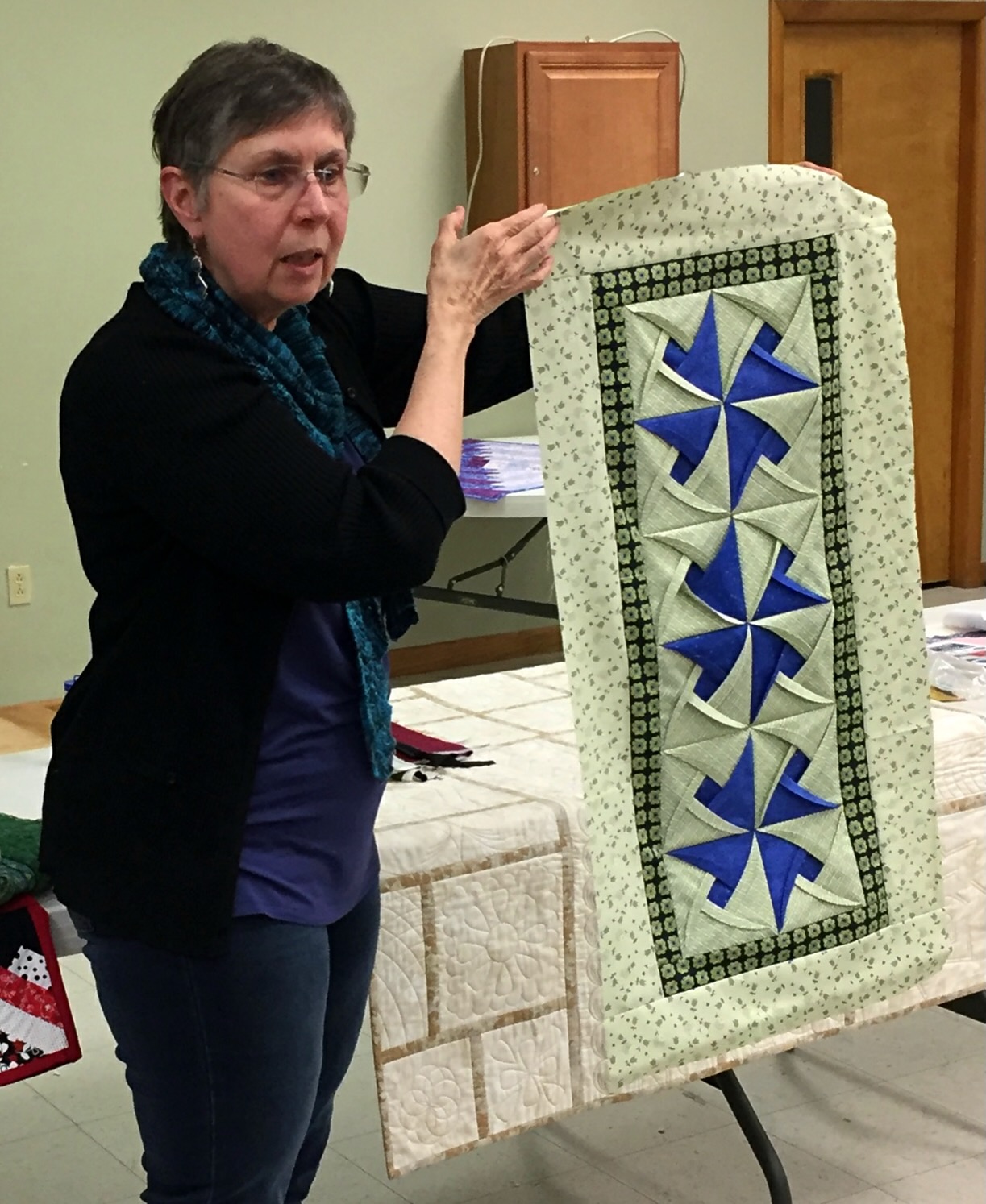 201804_gm_Linda_s 3D Table Runner