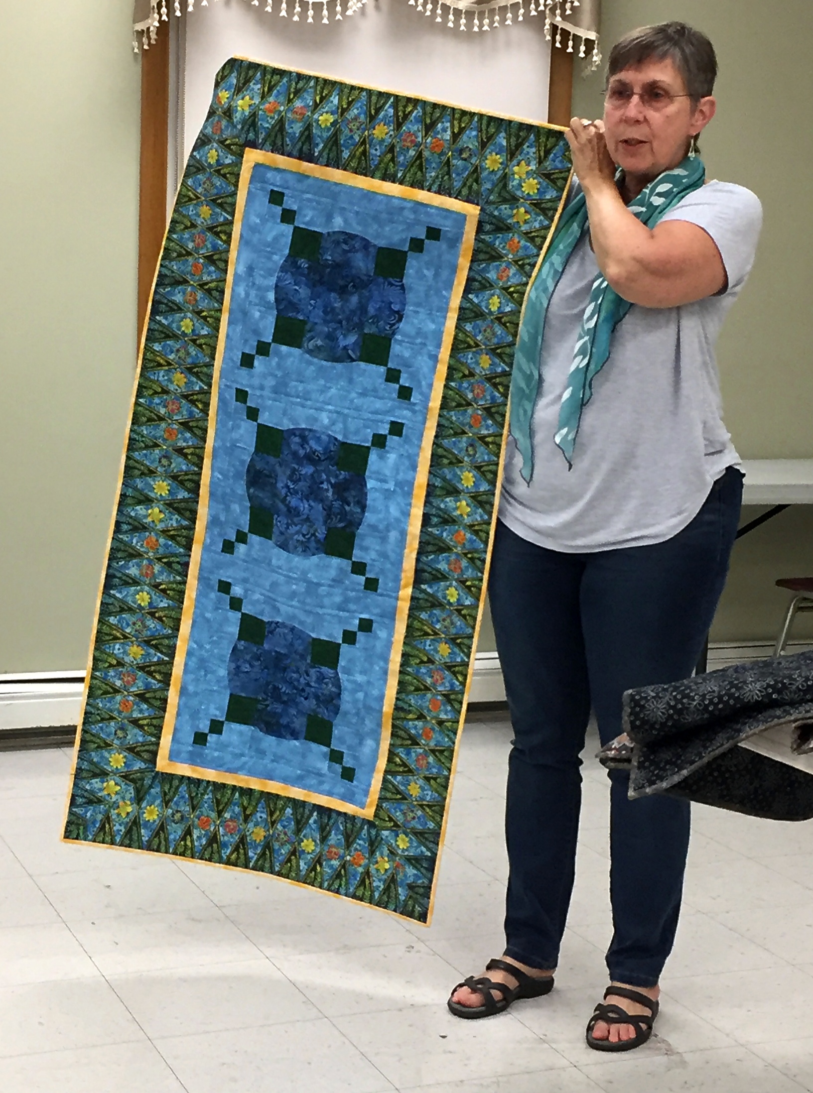 201809_gm_Linda_s Table Runner