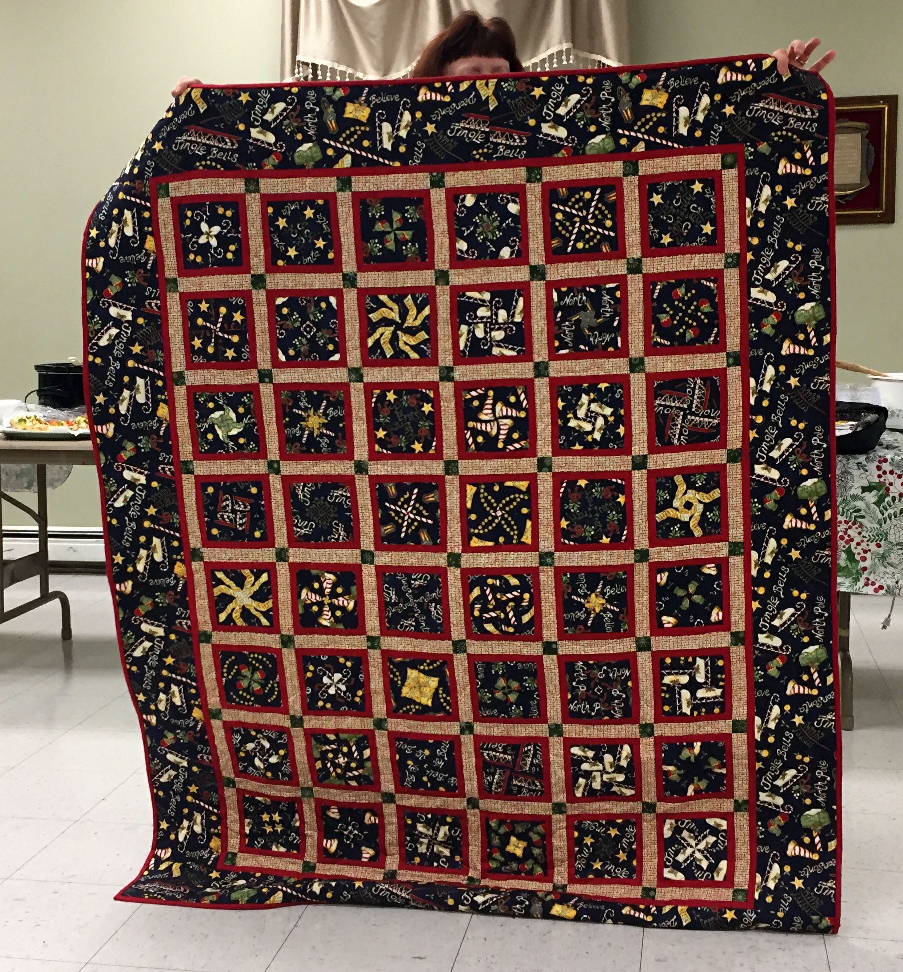 201812_gm_Christa_s Four Patch Posey Christmas Quilt