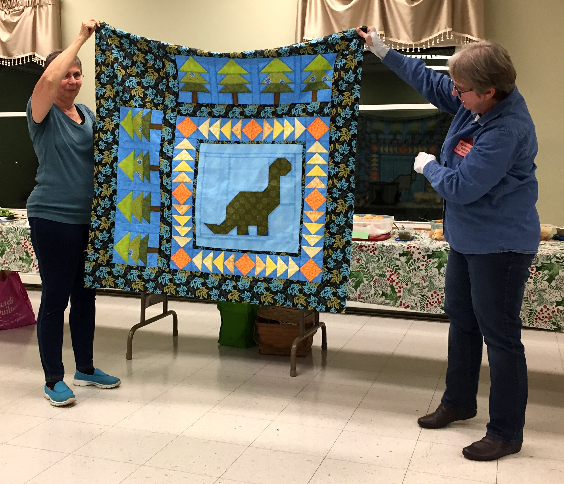 201812_gm_Linda_s Dino Quilt Top