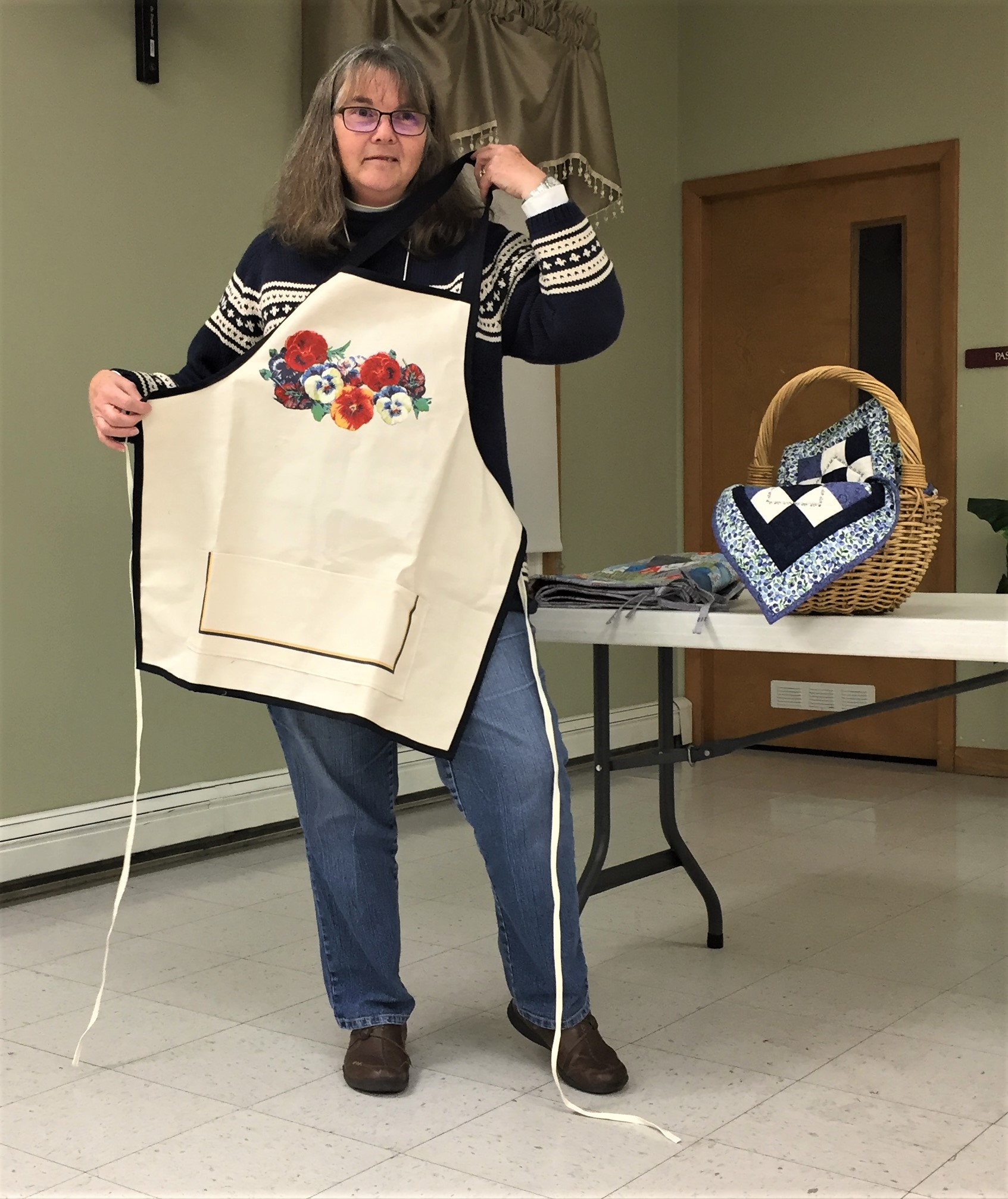 201905_gm_Bonnie and Fair Apron