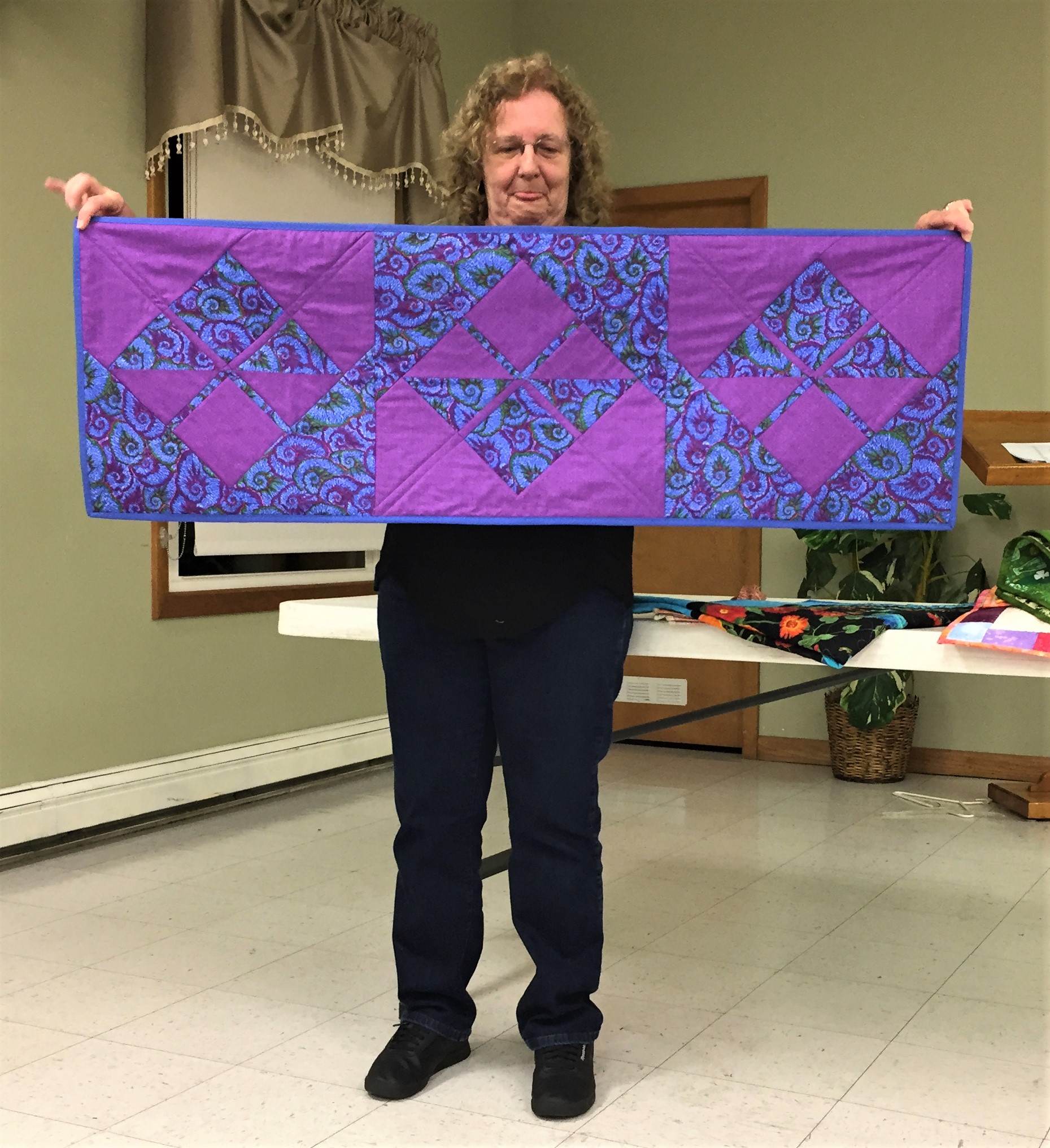 201905_gm_Carol Table Runner 1