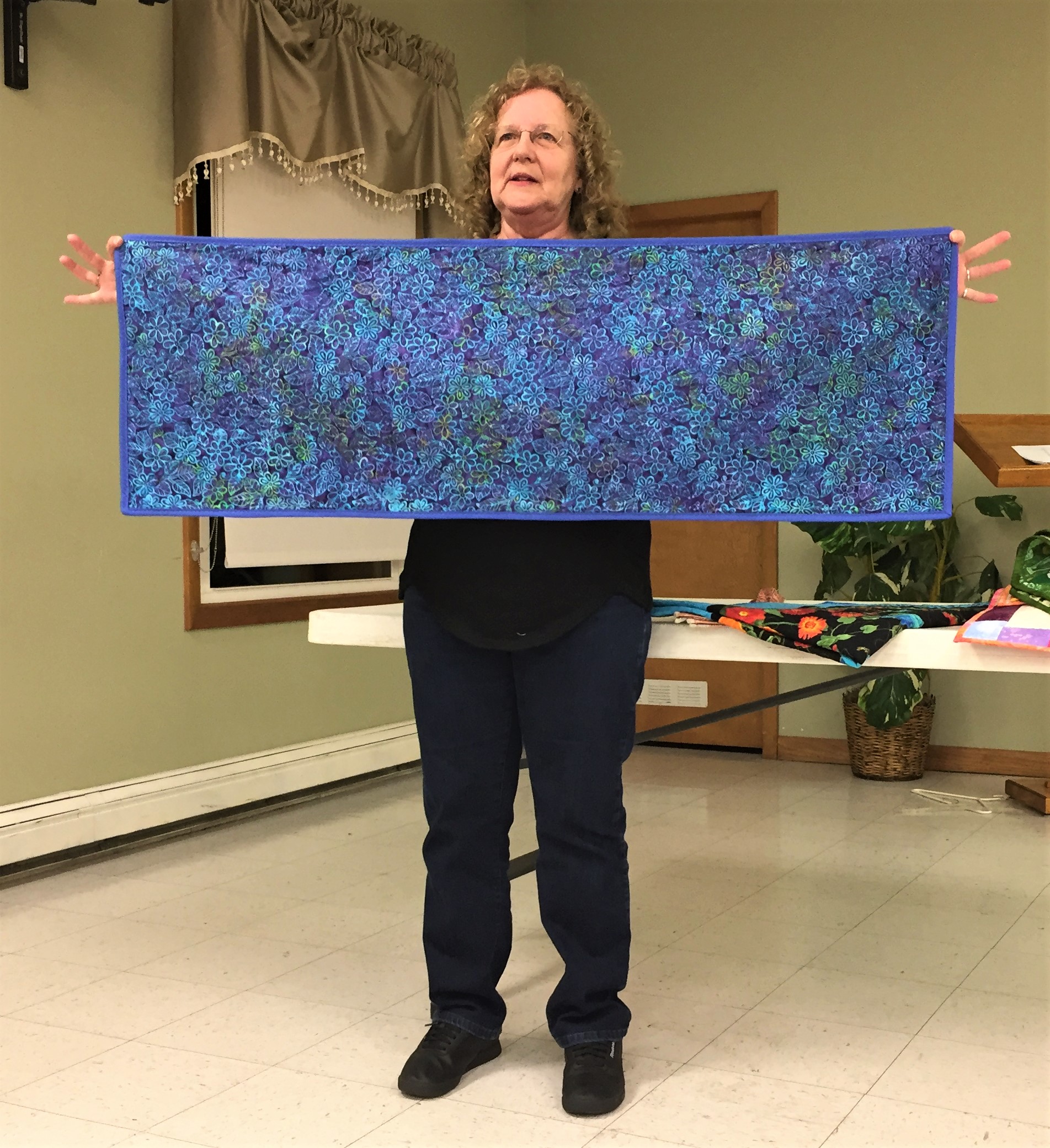 201905_gm_Carol Table Runner Back 1