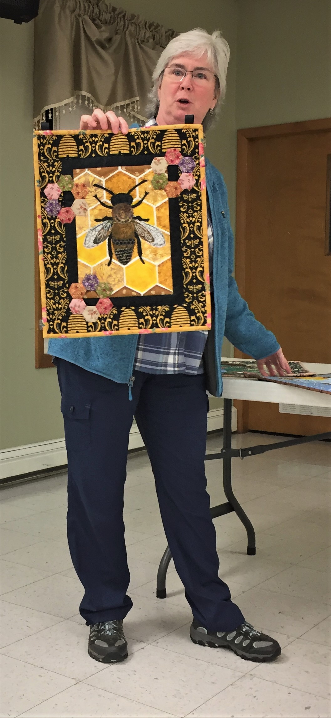 201905_gm_Jody and Bee Wall Hanging