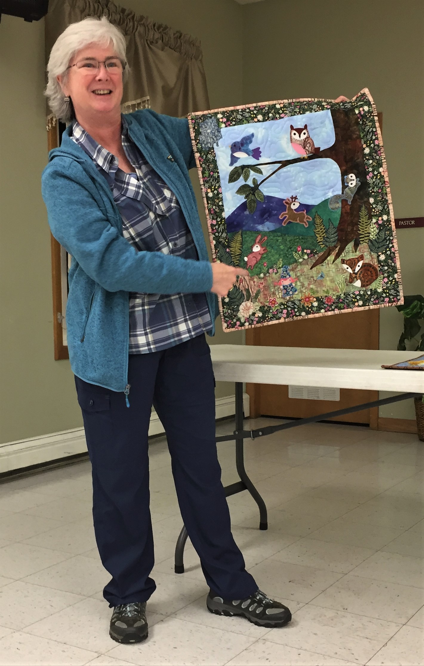 201905_gm_Jody and Wall Hanging