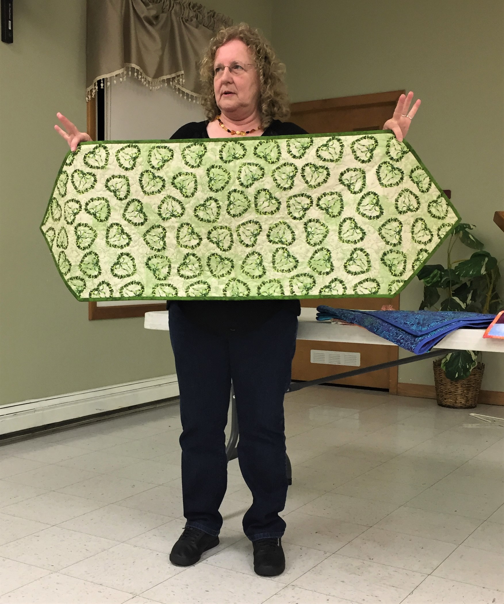 201905_gm_Table Runner Back 2