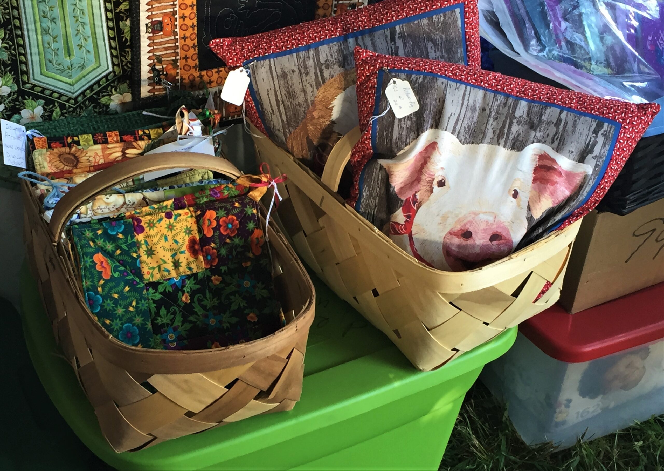 201908_bf_Pot holders and pillows