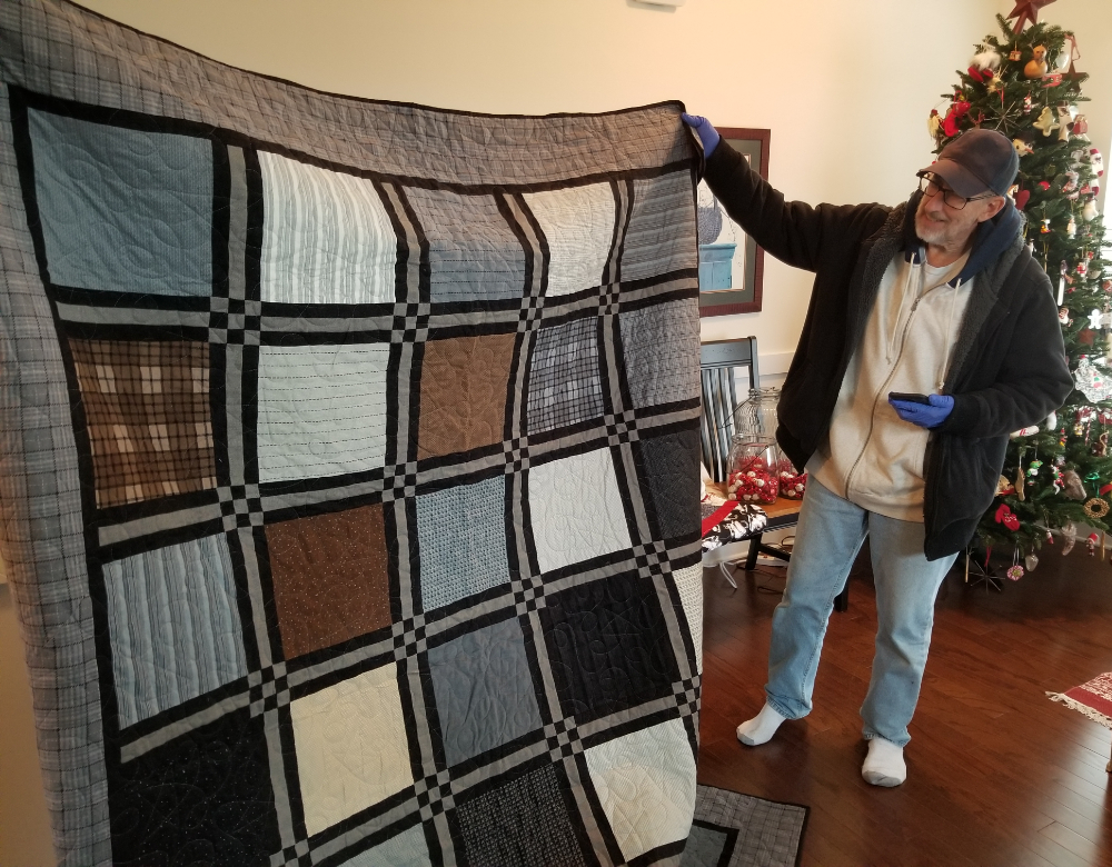 202101_gm_Kolleen Howard and quilt